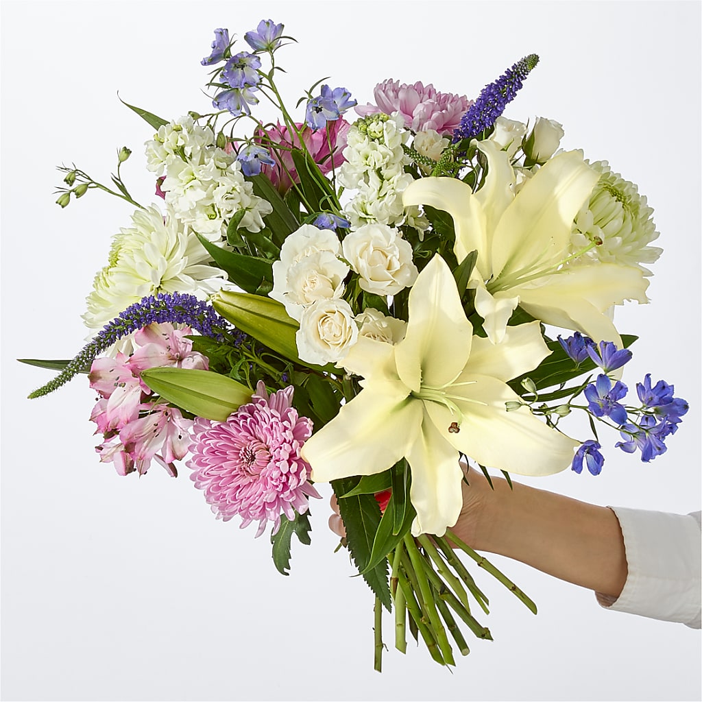 Winter Celebration Bouquet – Ecuadorian Central Flower, Minneapolis MN