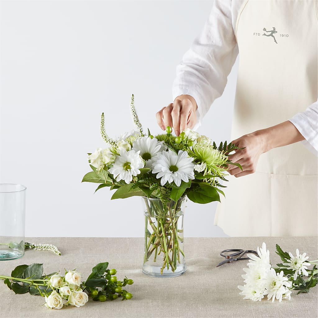 Irish Garden - A Florist Original – Ecuadorian Central Flower, Minneapolis MN