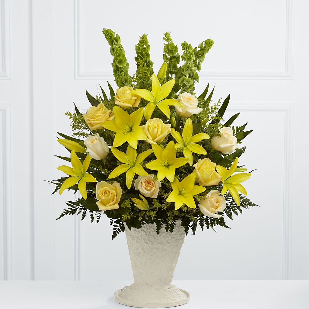 Golden Memories Arrangement – Ecuadorian Central Flower, Minneapolis MN
