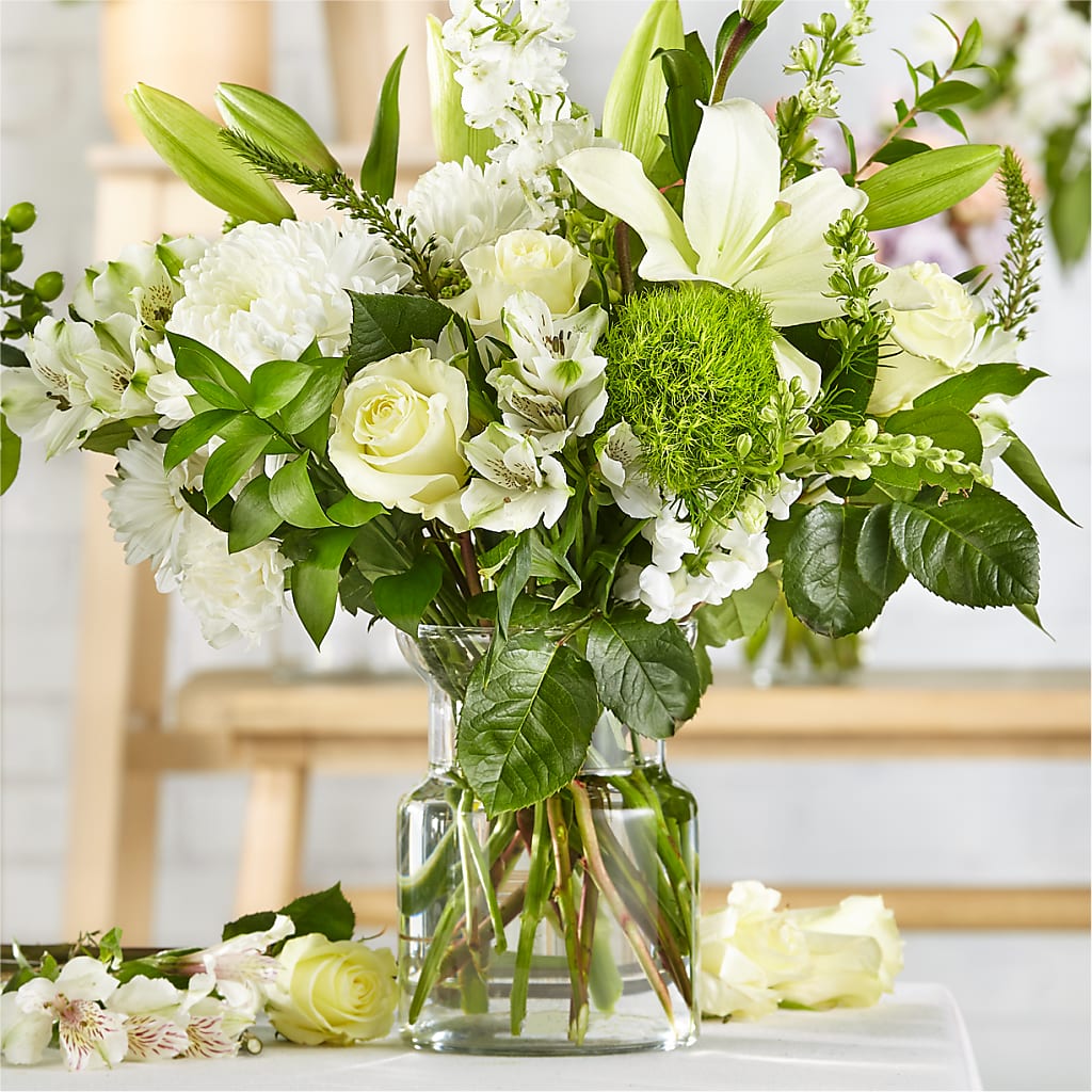 Classic Ivory – A Florist Original – Ecuadorian Central Flower, Minneapolis MN