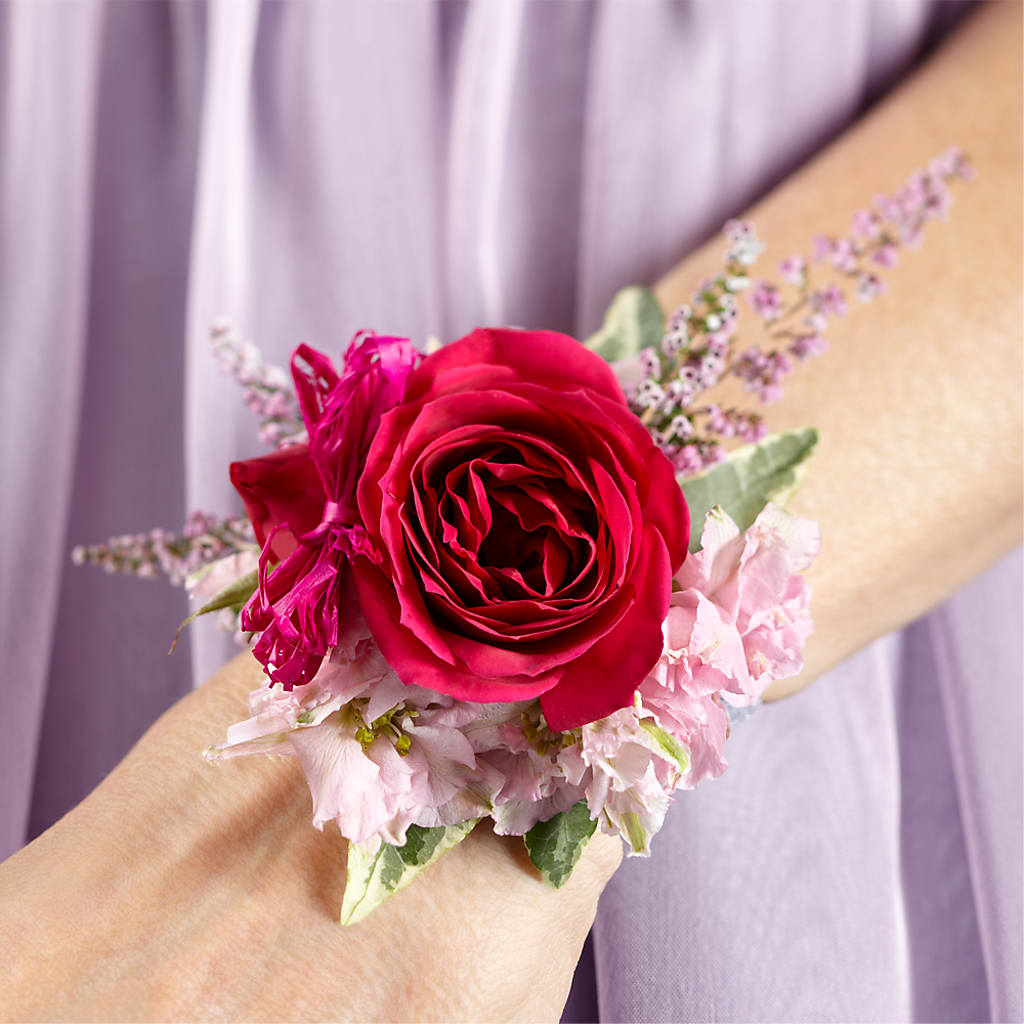 Rose Charm Corsage – Ecuadorian Central Flower, Minneapolis MN