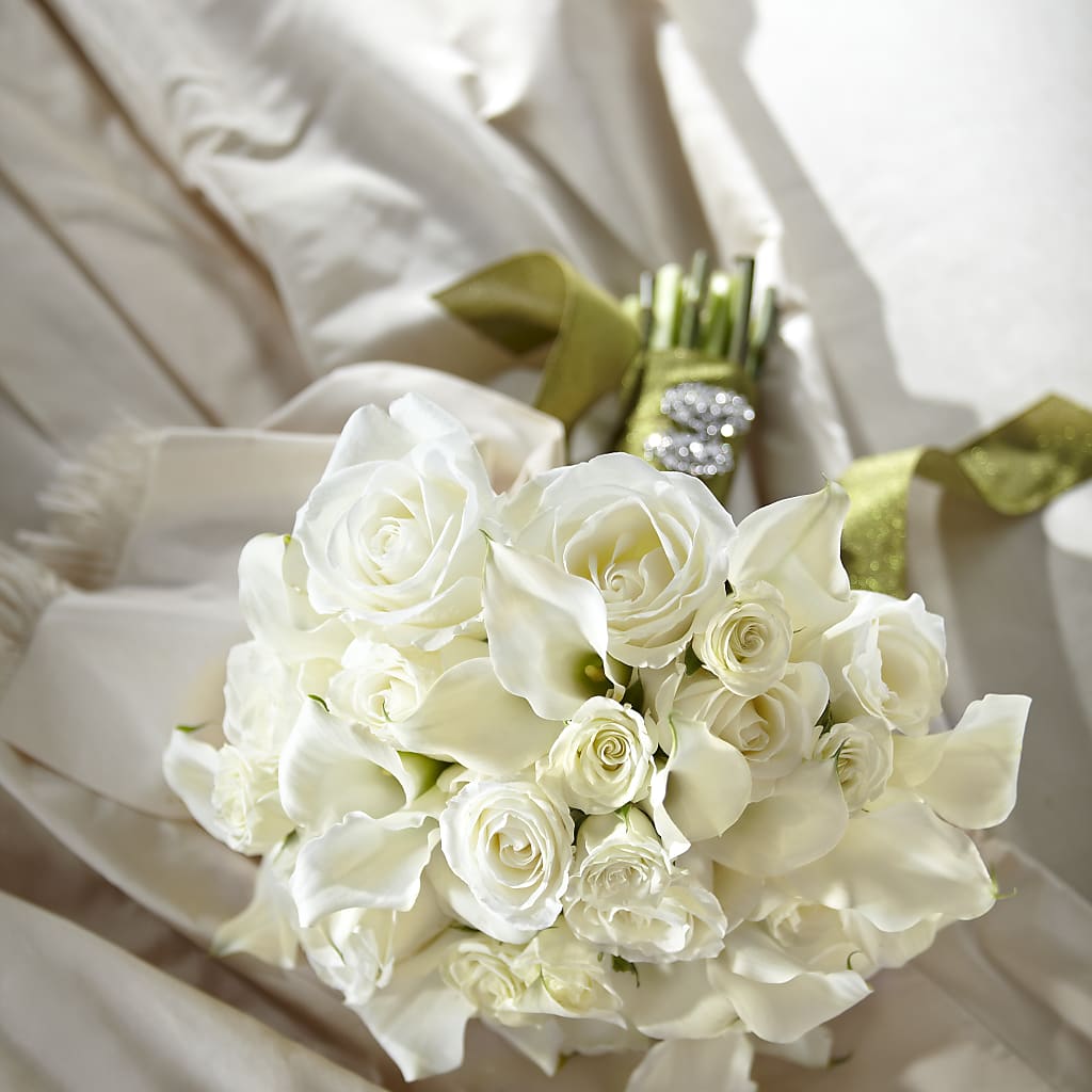 Serene Highness Bouquet – Ecuadorian Central Flower, Minneapolis MN