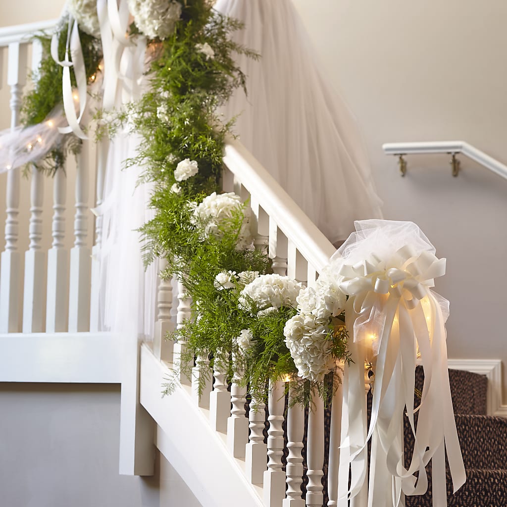 Champagne Dreams Garland – Ecuadorian Central Flower, Minneapolis MN
