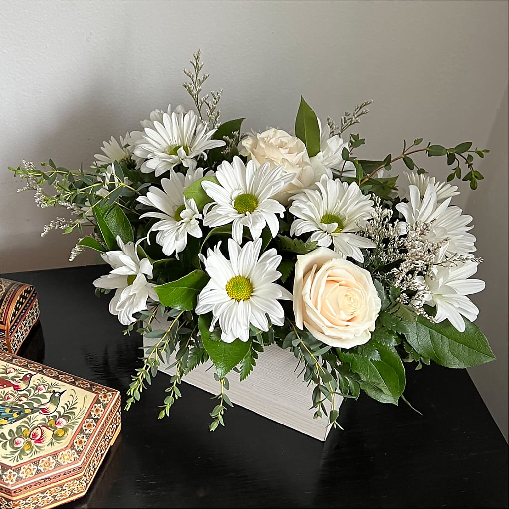 Fresh Linen Box Bouquet –  Ecuadorian Central Flower, Minneapolis MN