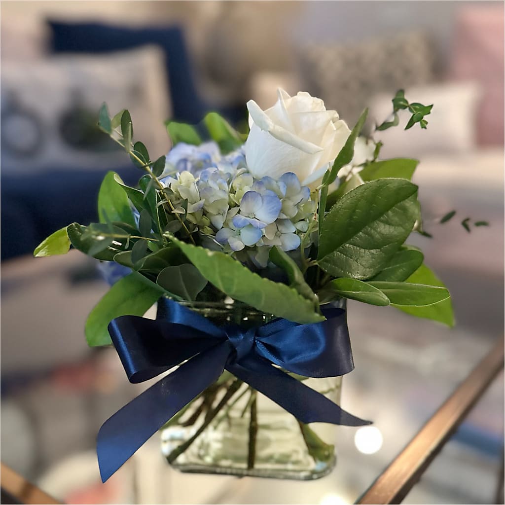 Sky Blue Delight Bouquet –  Ecuadorian Central Flower, Minneapolis MN