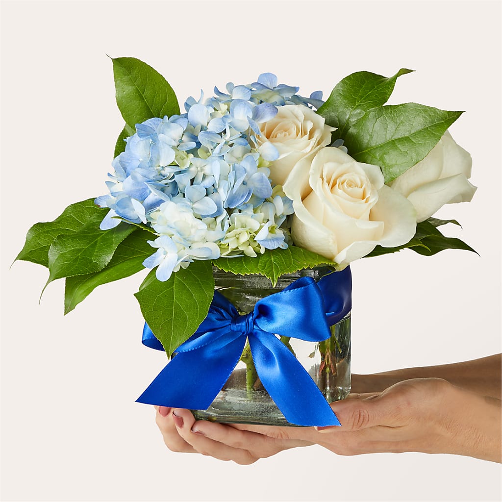 Sky Blue Delight Bouquet –  Ecuadorian Central Flower, Minneapolis MN