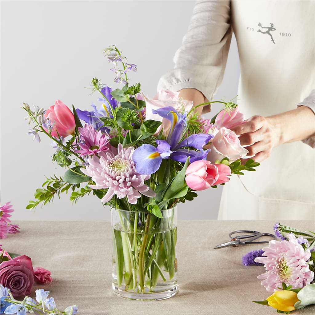 Pastel Tradition - A Florist Original –  Ecuadorian Central Flower, Minneapolis MN