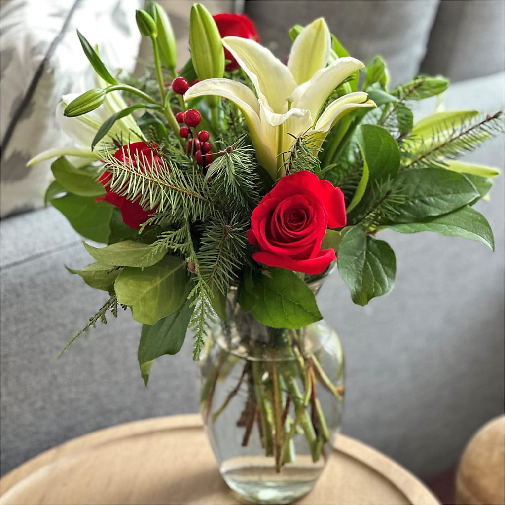 Sparkling Snowflakes Bouquet –  Ecuadorian Central Flower, Minneapolis MN