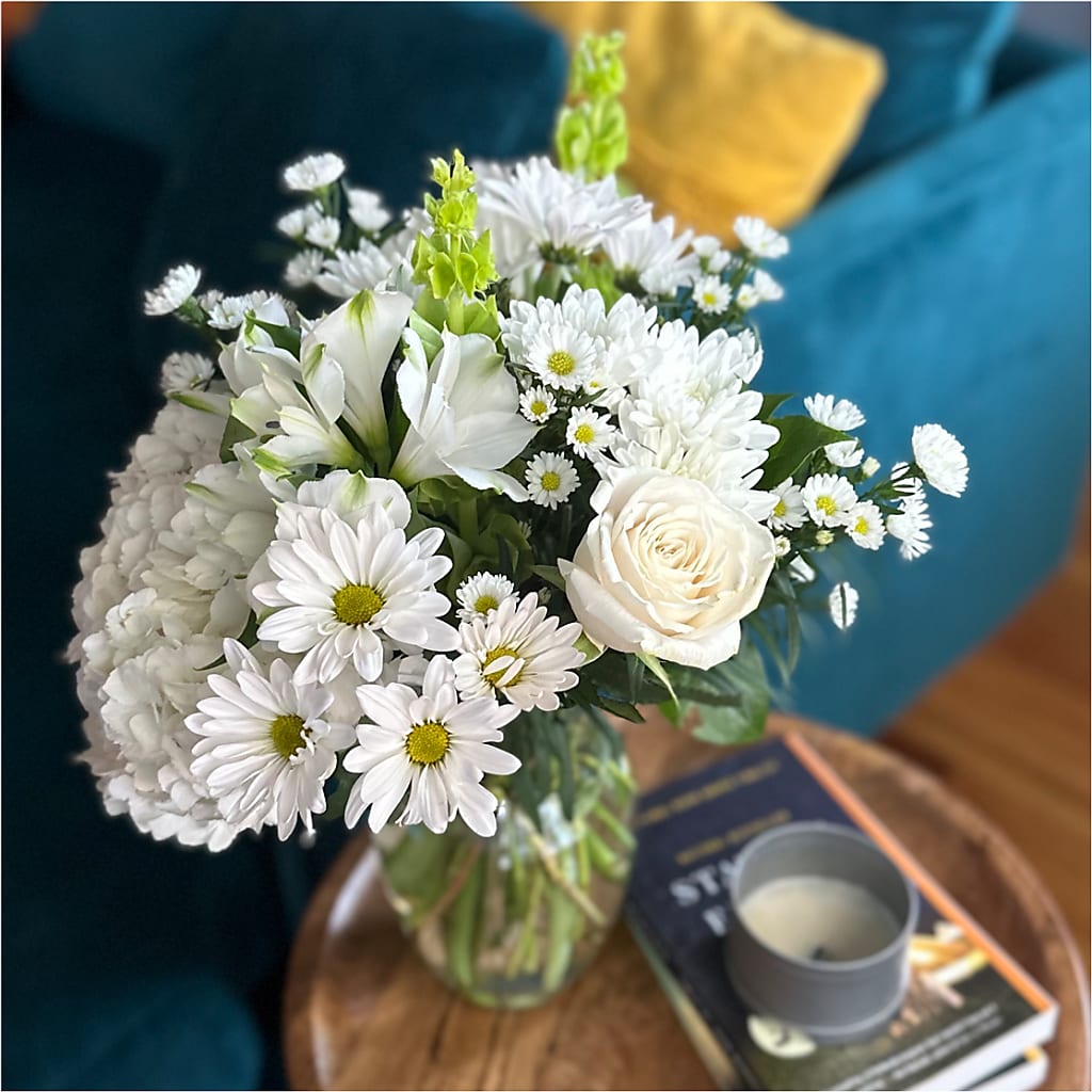 Classic Ivory – A Florist Original –  Ecuadorian Central Flower, Minneapolis MN