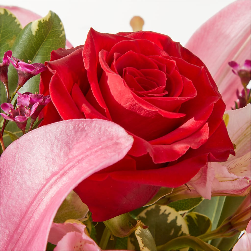 Lucky in Love Bouquet –  Ecuadorian Central Flower, Minneapolis MN