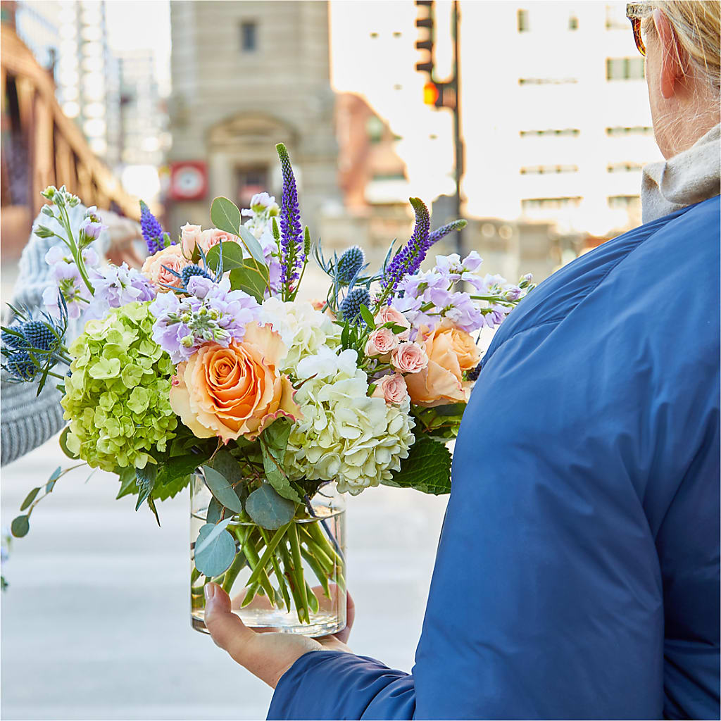 Porch Swing Bouquet –  Ecuadorian Central Flower, Minneapolis MN