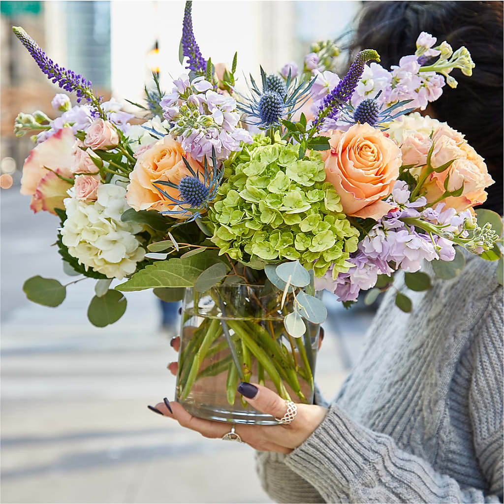Porch Swing Bouquet –  Ecuadorian Central Flower, Minneapolis MN