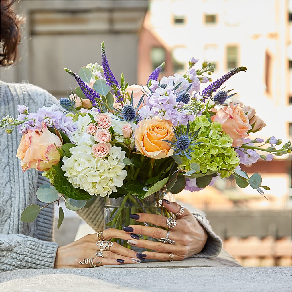 Porch Swing Bouquet –  Ecuadorian Central Flower, Minneapolis MN
