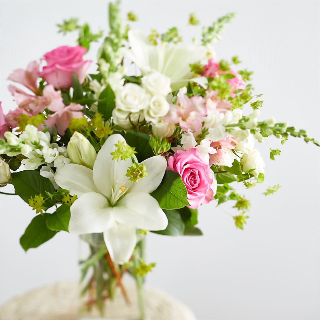 Fondly Bouquet –  Ecuadorian Central Flower, Minneapolis MN