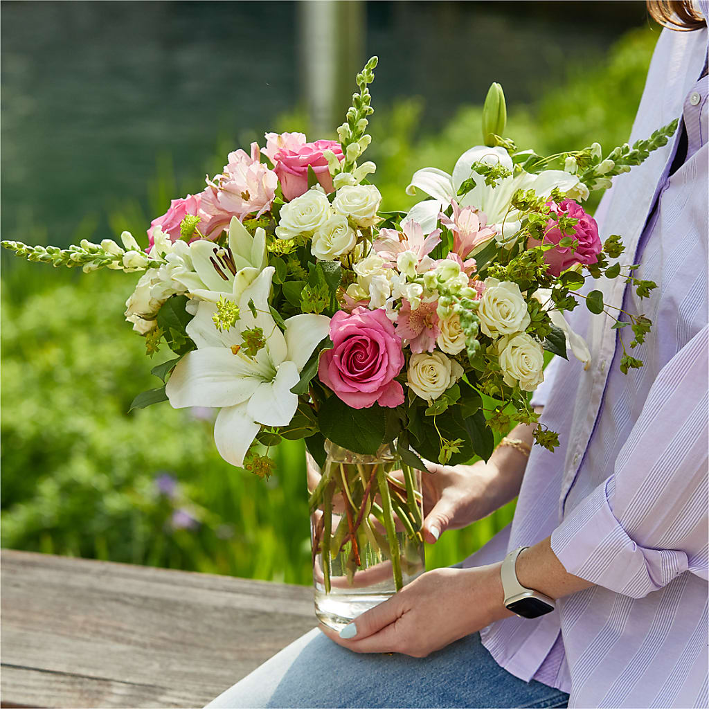Fondly Bouquet –  Ecuadorian Central Flower, Minneapolis MN