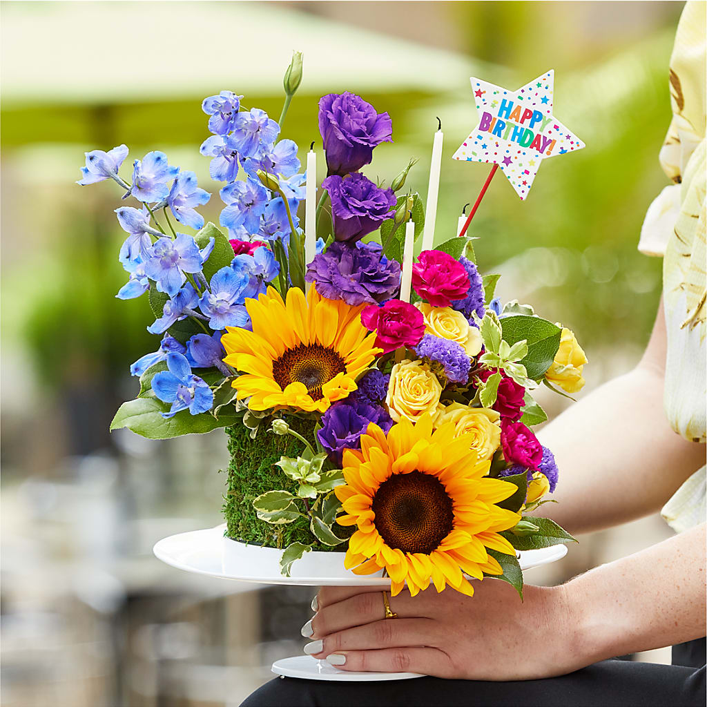 Star of the Day Floral Cake –  Ecuadorian Central Flower, Minneapolis MN