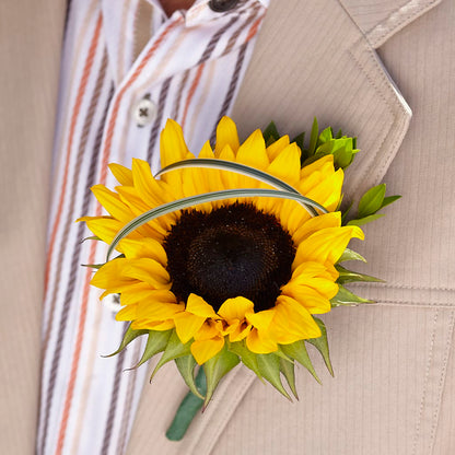 Free Spirit Boutonniere –  Ecuadorian Central Flower, Minneapolis MN